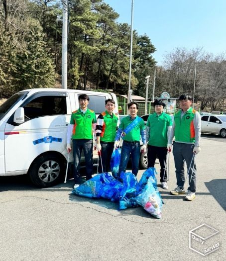 평택시 서정동 자율방재단, 새봄을 맞아 빗물받이 주변 환경정화 활동
