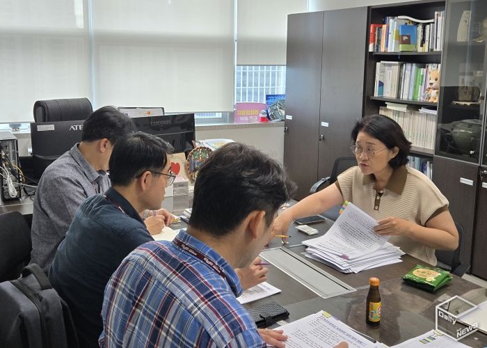 신미숙 의원, 현민초 옹벽 붕괴 위험…철거 및 안전대책 긴급 회의