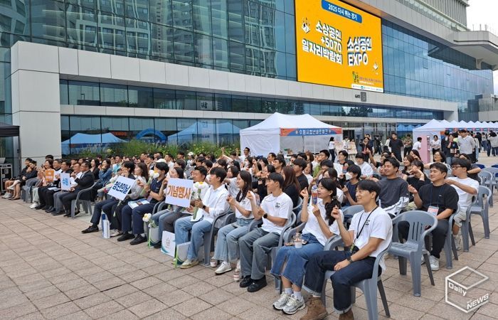 제6회 수원 청년의 날 행사에 함께한 청년들.
