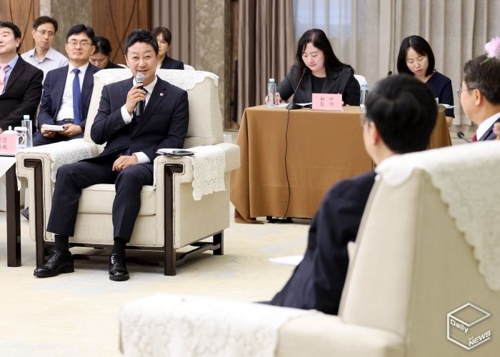 23일 후헝화 충칭시장 등 지도부와의 면담 및 우호협력 체결