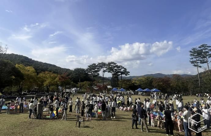 용인특례시는 유아숲 특별 프로그램인 '꼬마마법사의 단풍숲 놀이터' 행사를 개최했다