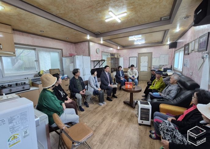 고준호 도의원 조례로 미등록경로당도 경기도 경로당 환경개선 공모사업 자격 부여, 공모 앞두고 파주 조리·광탄 현장 방문