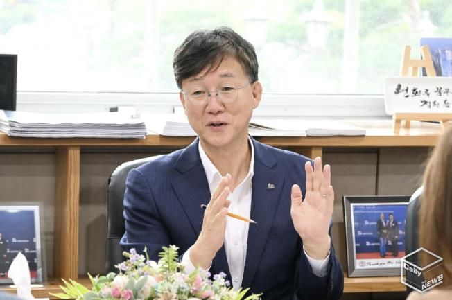 사교육 부담 완화책 '강남인강' 도입… 1만 원에 年 1,500개 강좌 수강