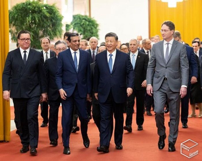 시 주석이 3월 28일 오전 베이징 인민대회당에서 국제 공상계 대표와 회견했다. (사진/신화통신)