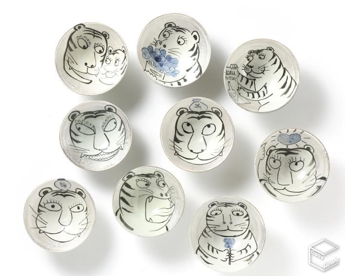 마그나갤러리 전시 참여작가 작품_허상욱, 분청 은채 호랑이 사발.