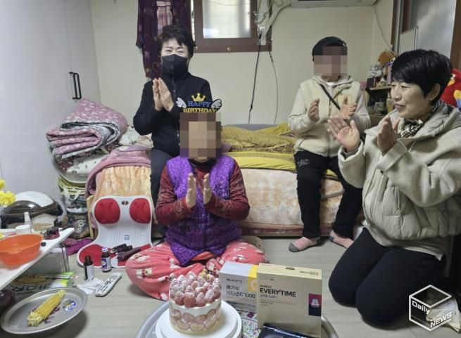 수원시 팔달구 지동, 홀몸어르신께 따뜻한 생신 축하와 선물 전달