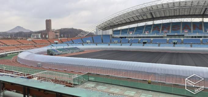 안산 와~스타디움 트랙 비닐하우스 설치 전경. (사진=안산도시공사 제공)