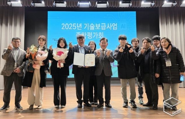 송산포도팜스토리 이완용 대표가 농림축산식품 과학기술 발전 유공 대통령 표창을 수상했다