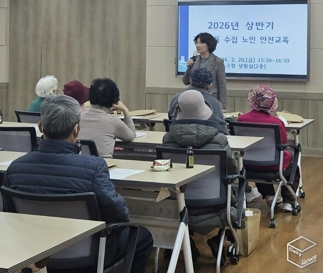 수원시 영통구, 재활용품 수집 어르신 대상 '한파 대비 안전 교육' 실시