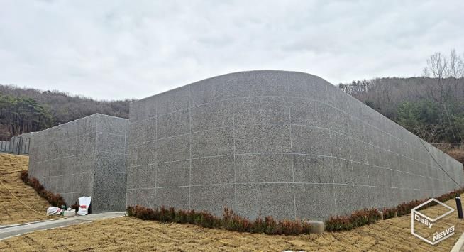 신규 설치된 화성도시공사 함백산추모공원 봉안담 사진