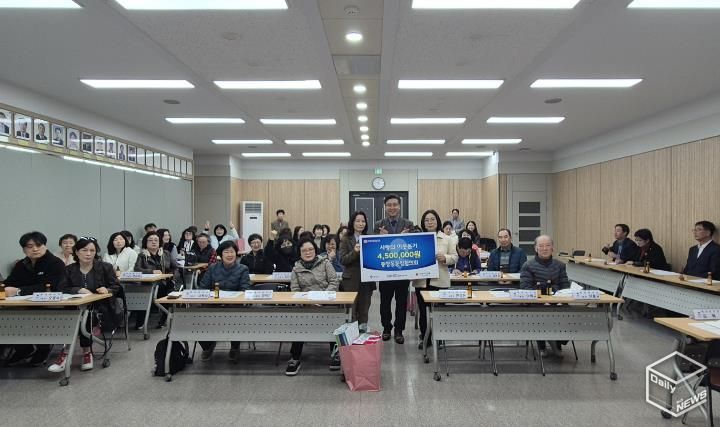 중앙동 통장협의회, 평택행복나눔본부에 이웃돕기 성금 전달